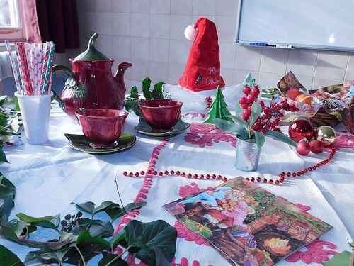 Karácsonyi teremdíszítő verseny az iskolában