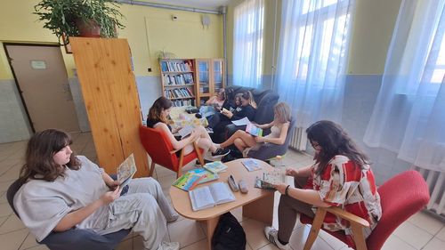 Gyermek-és kamaszirodalom megismertetését szolgáló tanórák