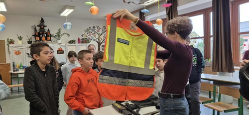 Általános iskolákba hívnak minket